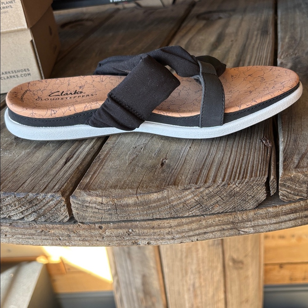 NIB Clarks Cloudsteppers Sandals - Picture 5 of 7